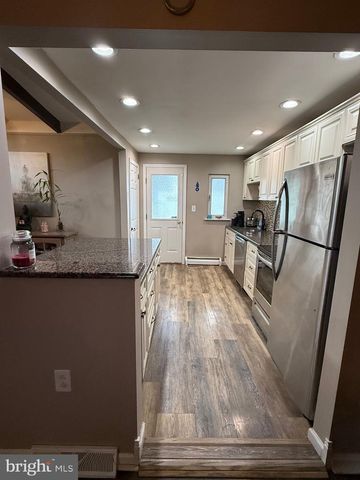 25 MAPLE AVE, Hatboro, PA 19040