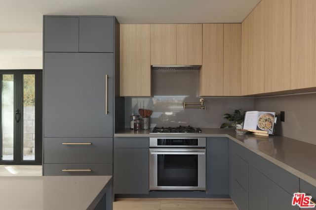 4100 Don Diablo Drive, Los Angeles, CA 90008