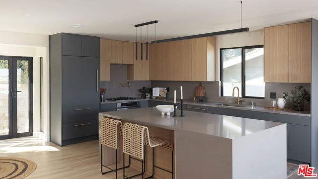 4100 Don Diablo Drive, Los Angeles, CA 90008