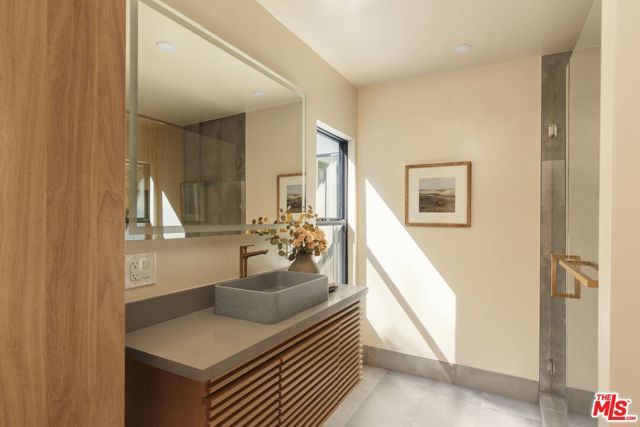 4100 Don Diablo Drive, Los Angeles, CA 90008