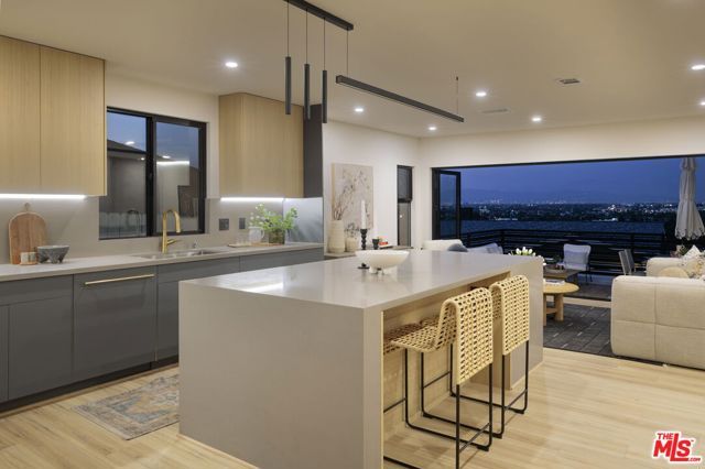 4100 Don Diablo Drive, Los Angeles, CA 90008