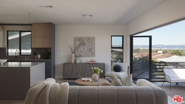 4100 Don Diablo Drive, Los Angeles, CA 90008