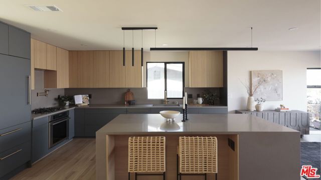 4100 Don Diablo Drive, Los Angeles, CA 90008