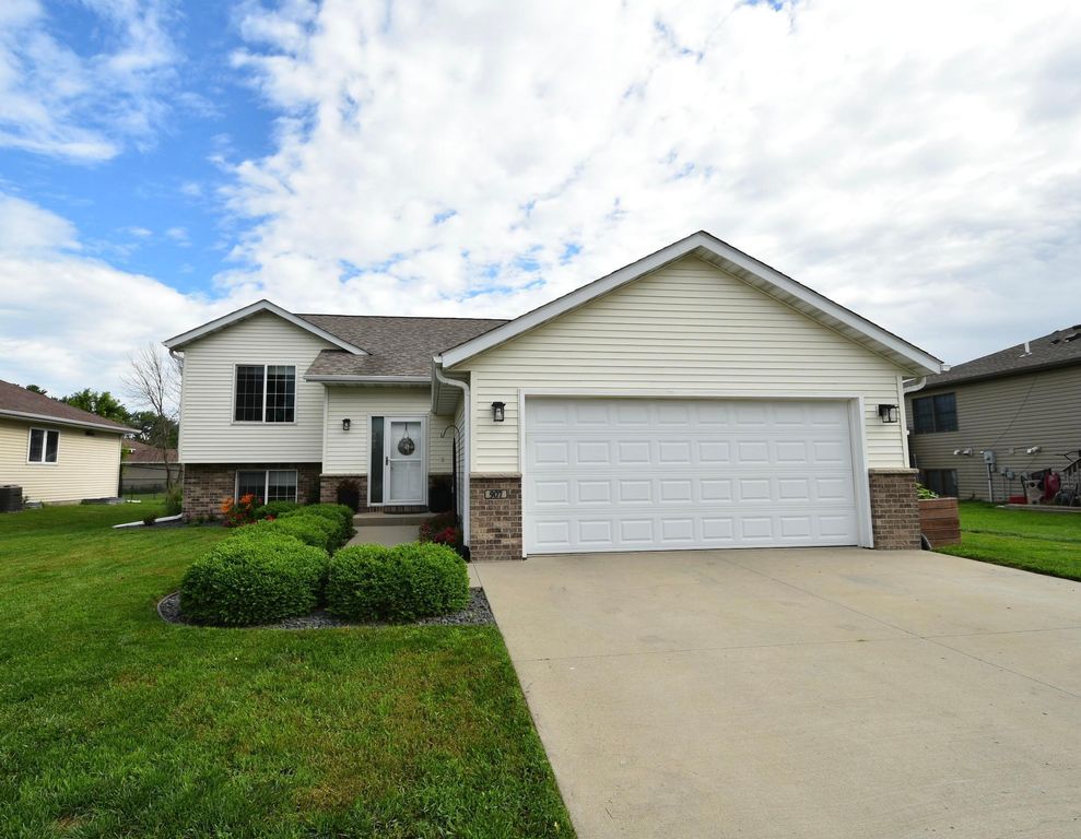 907 3rd Street SE, Kasson, MN 55944