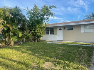6902 SW 15th Street, North Lauderdale, FL 33068