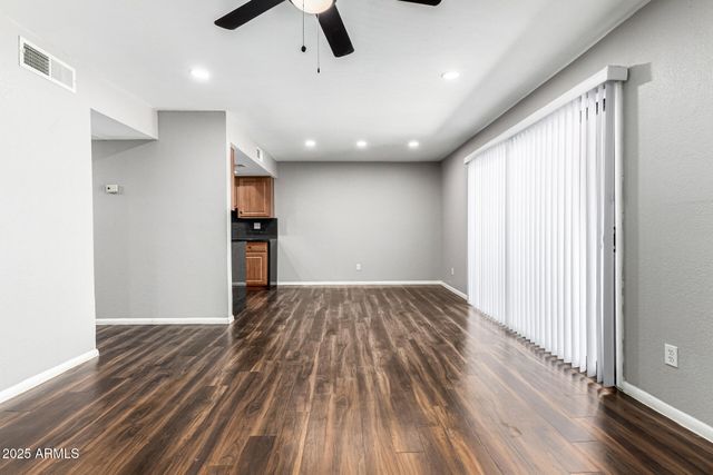 3810 N MARYVALE Parkway 2020, Phoenix, AZ 85031