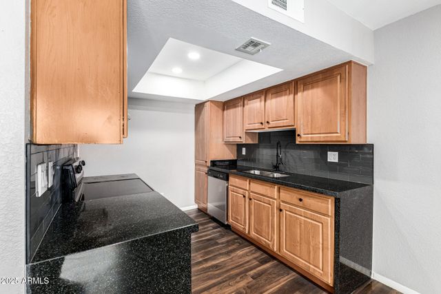 3810 N MARYVALE Parkway 2020, Phoenix, AZ 85031