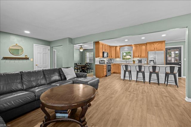 122 Ashley RD, Chesapeake, VA 23322