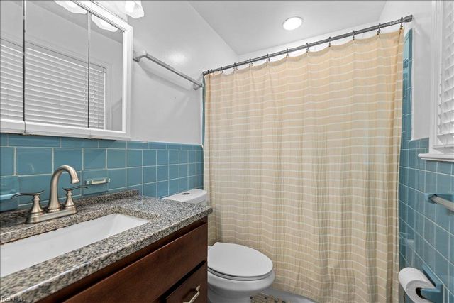 122 Ashley RD, Chesapeake, VA 23322