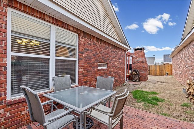 6928 Young Farm Avenue, Springdale, AR 72762