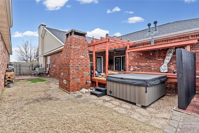 6928 Young Farm Avenue, Springdale, AR 72762