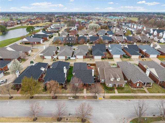 6928 Young Farm Avenue, Springdale, AR 72762