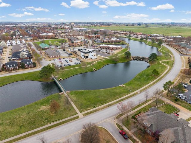 6928 Young Farm Avenue, Springdale, AR 72762