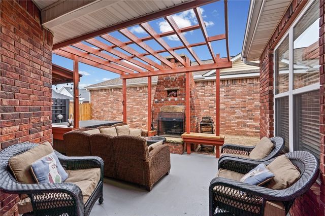 6928 Young Farm Avenue, Springdale, AR 72762