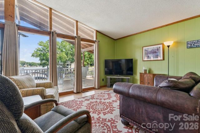 918 Pinehaven Drive, New London, NC 28127