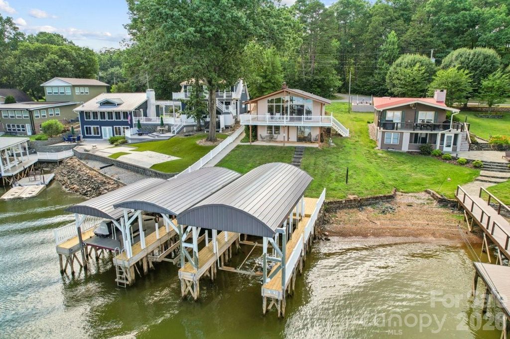 918 Pinehaven Drive, New London, NC 28127