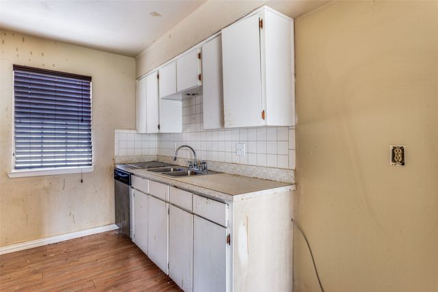 421 Smith Avenue, Everman, TX 76140