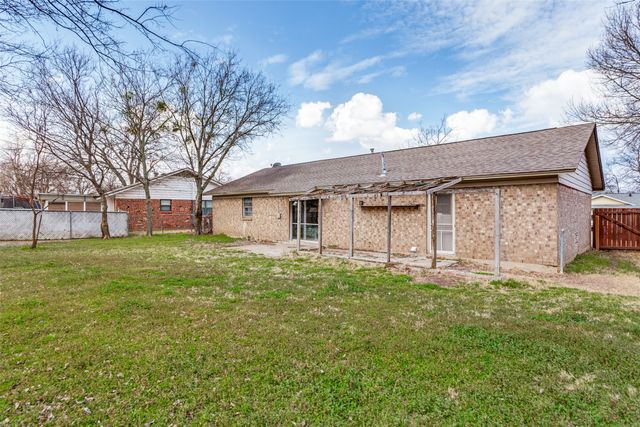 421 Smith Avenue, Everman, TX 76140