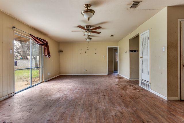 421 Smith Avenue, Everman, TX 76140