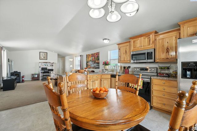 667 Lonetree Lane, Richland, WA 99352