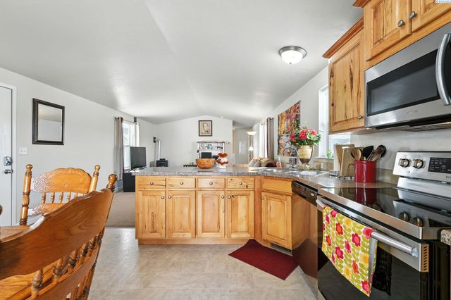 667 Lonetree Lane, Richland, WA 99352