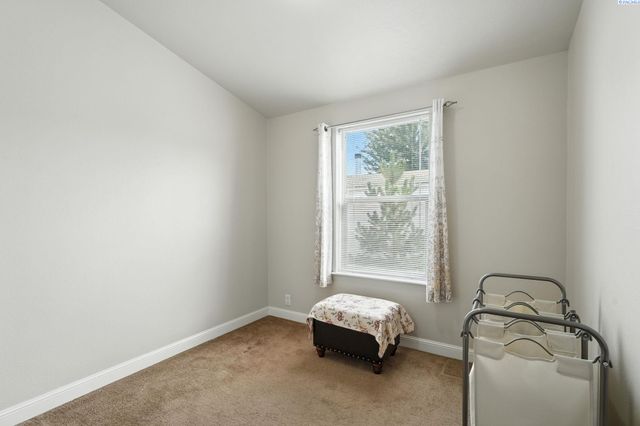 667 Lonetree Lane, Richland, WA 99352