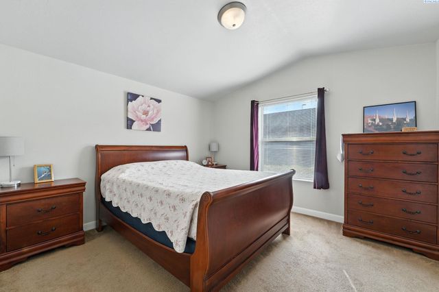 667 Lonetree Lane, Richland, WA 99352