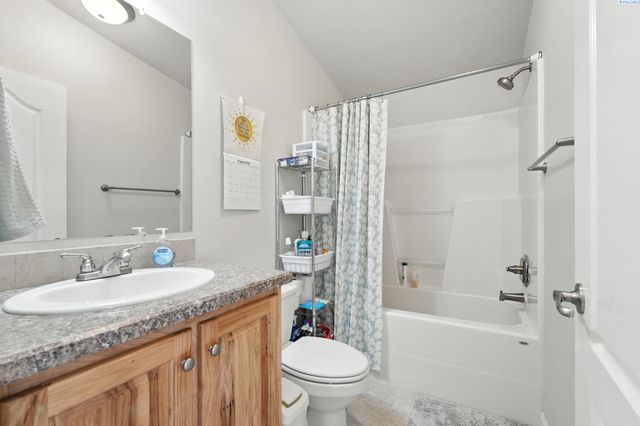 667 Lonetree Lane, Richland, WA 99352