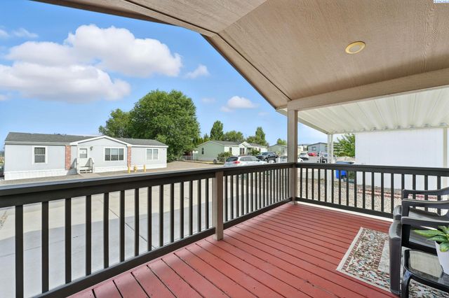 667 Lonetree Lane, Richland, WA 99352