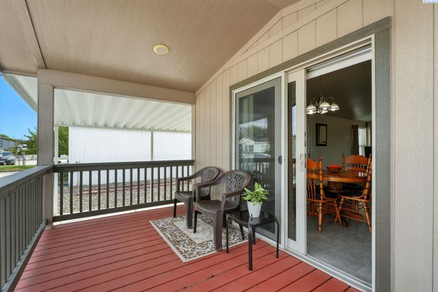 667 Lonetree Lane, Richland, WA 99352