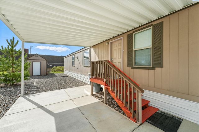 667 Lonetree Lane, Richland, WA 99352