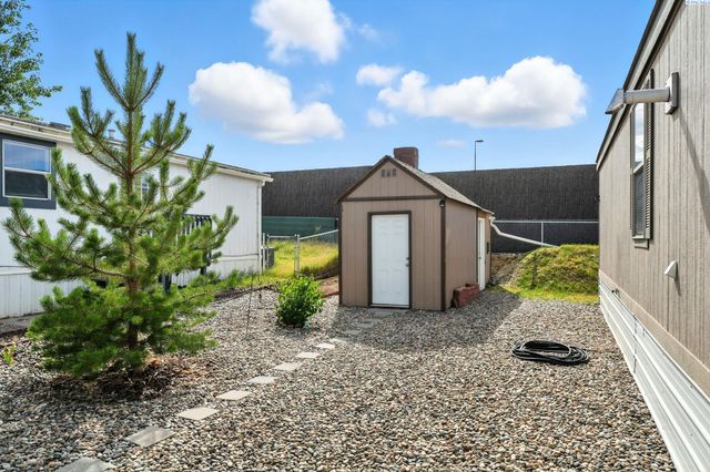 667 Lonetree Lane, Richland, WA 99352