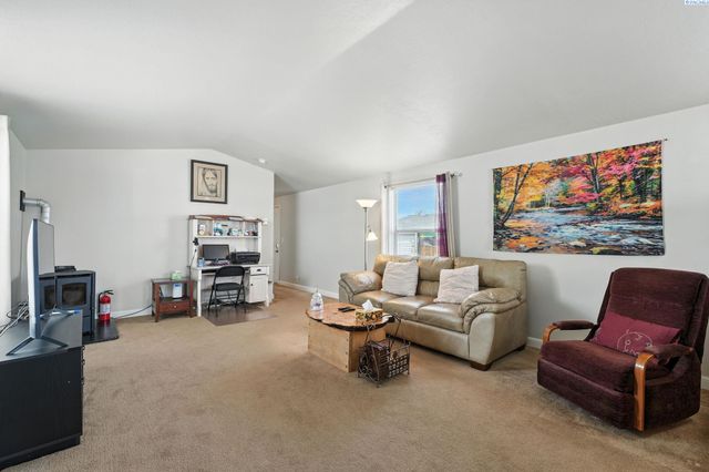 667 Lonetree Lane, Richland, WA 99352