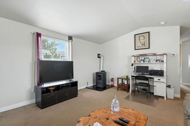 667 Lonetree Lane, Richland, WA 99352