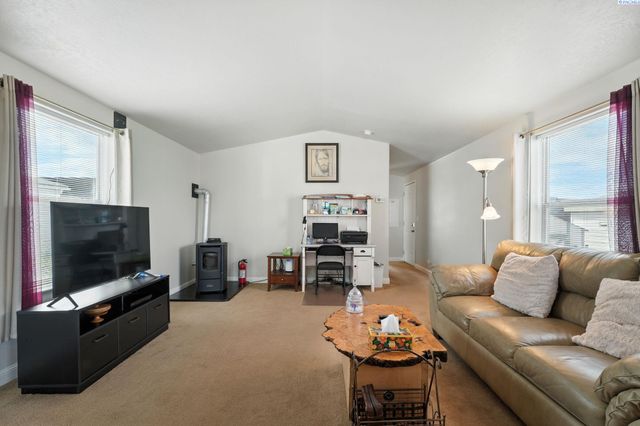 667 Lonetree Lane, Richland, WA 99352