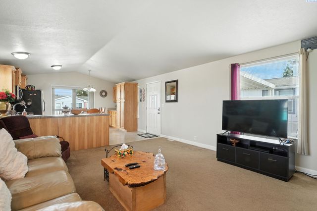 667 Lonetree Lane, Richland, WA 99352