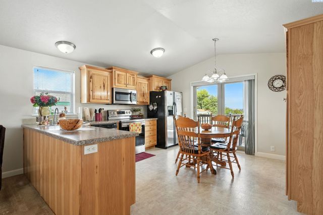 667 Lonetree Lane, Richland, WA 99352