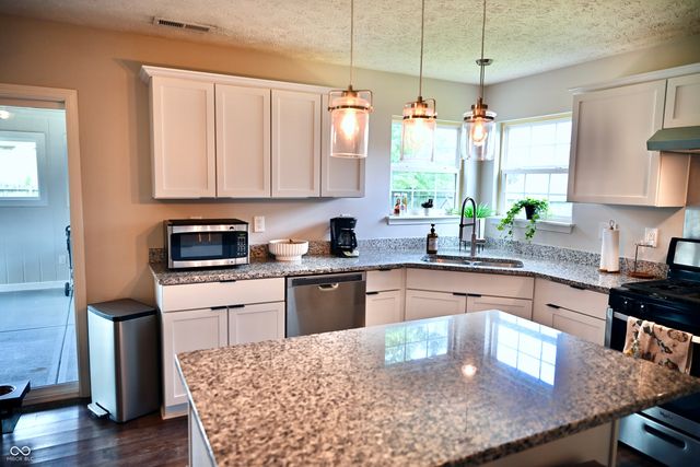 8330 Balmoral Lane, Avon, IN 46123
