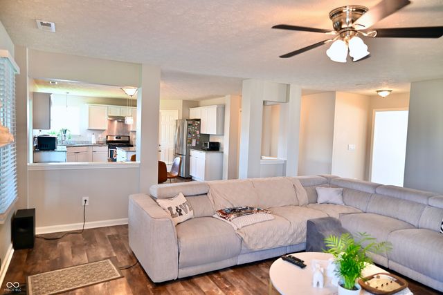 8330 Balmoral Lane, Avon, IN 46123