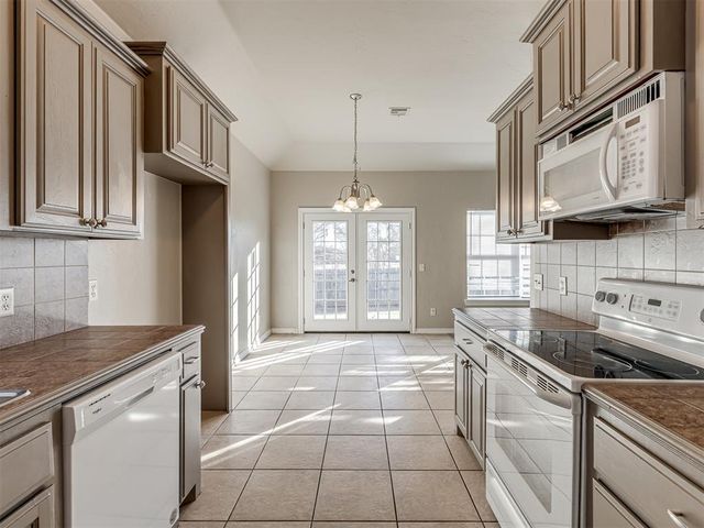 940 NE 28th Street, Moore, OK 73160