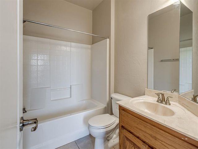 940 NE 28th Street, Moore, OK 73160