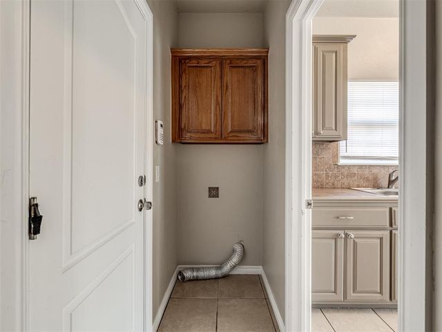 940 NE 28th Street, Moore, OK 73160