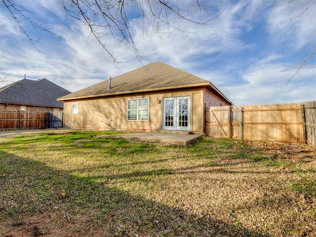 940 NE 28th Street, Moore, OK 73160