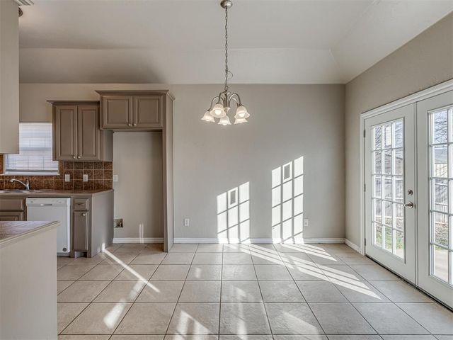 940 NE 28th Street, Moore, OK 73160