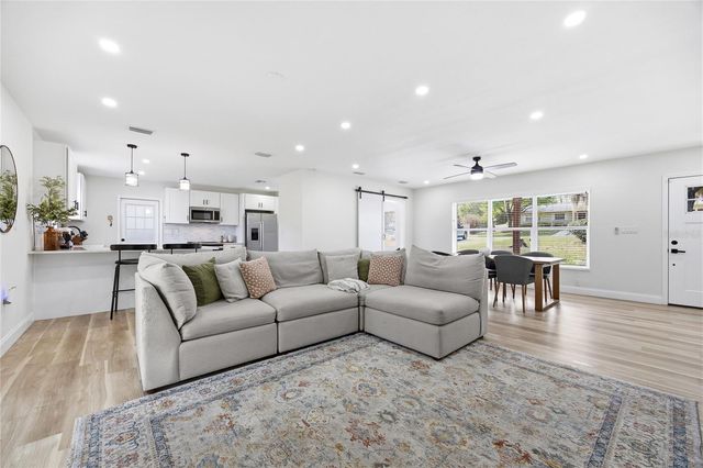 102 W ANGLEWOOD DRIVE, Brandon, FL 33511