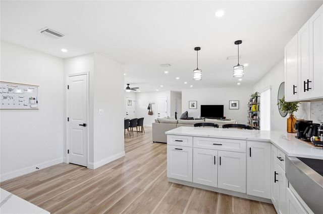 102 W ANGLEWOOD DRIVE, Brandon, FL 33511