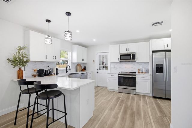 102 W ANGLEWOOD DRIVE, Brandon, FL 33511