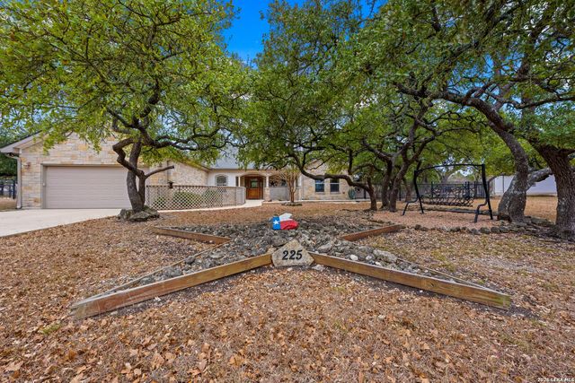 225 Skye Dr, Kerrville, TX 78028