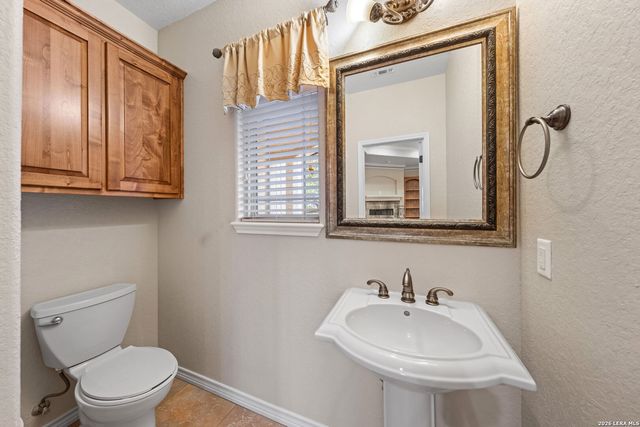 225 Skye Dr, Kerrville, TX 78028