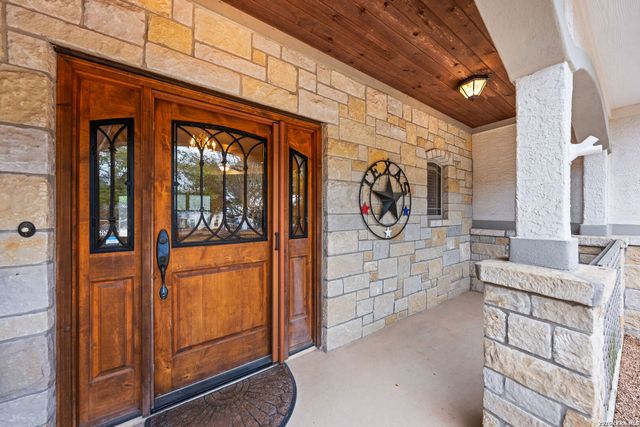 225 Skye Dr, Kerrville, TX 78028